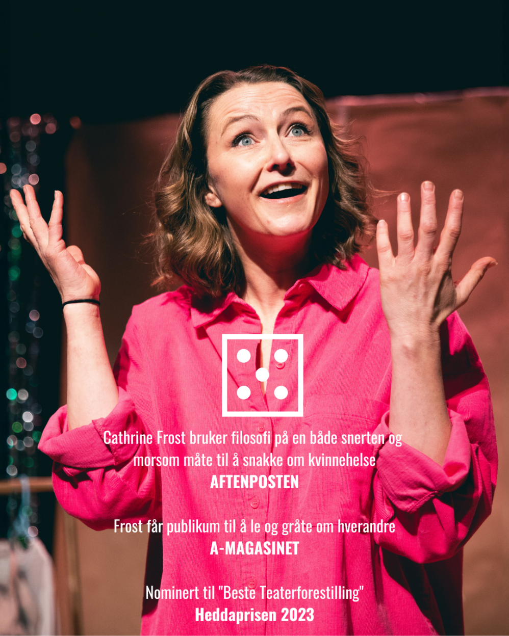 Billettsalg til Riksteatret: Lykke til, Cathrine Frost på Turnèteatret der Kultar selger billetter. Det skjer i Verdal.