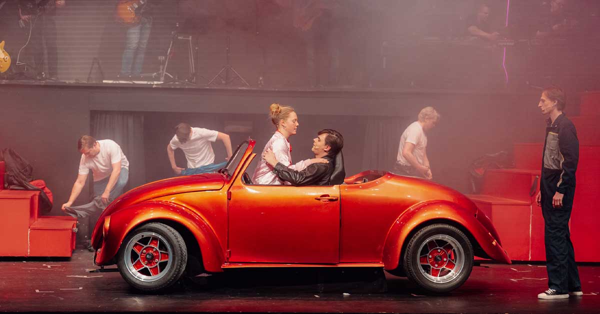 Billettsalg på nett av Kultar til Sparbu Teaterlag og Grease. Det skjer på Steinkjer