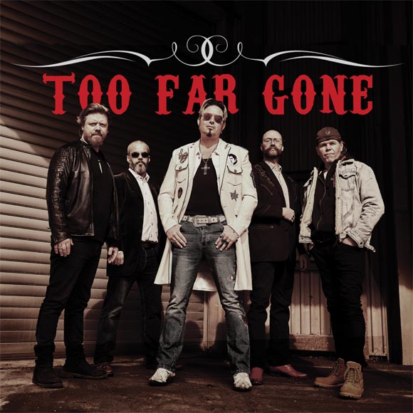 Too Far Gone kommer tilbake til Hallfest på Frosta, og enda snakkes det om sommerkvelden i 2022 og den gode feststemningen. Når Too Far Gone inntar scenen, blir det en herlig blanding av country, rock og roots-musikk. Med låter som «Zetor'n» og «Kainn Æ Få Lov» har de ikke bare toppet norske radiolister, men også vunnet hjertene til et stort publikum. Frontfiguren Børge Rømma tar med seg sin kone Becca til Frosta. Becca har tre soloalbum på merittlisten, fylt med feststemte låter som «Såmmår i bøgda», «Bone» og «Frk. Lakenskrekk». Hun er kjent for sitt sprudlende nærvær, og når hun står sammen med Børge på scenen, betyr det bare én ting: magisk stemning, allsang og ekte fest!